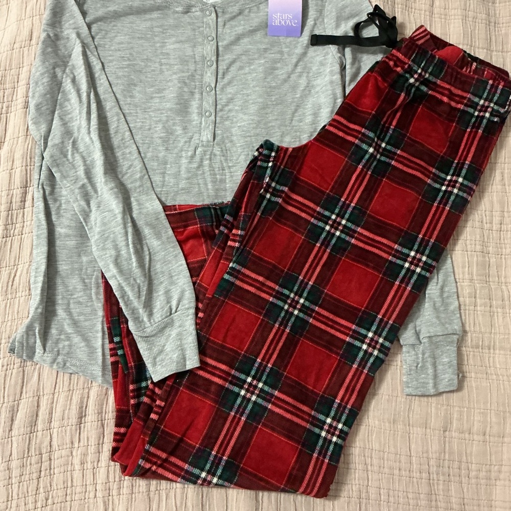 Stars Above Women’s Pajama Set Grey Henley Red Plaid Borroms NWT Size XS